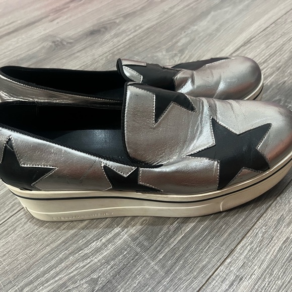 Stella McCartney Silver/Black Faux Leather Binx Star Slip On Sneakers Size 11 - Picture 2 of 8
